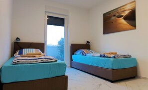 2 bedrooms, in-room safe, travel crib, free WiFi - Apartment with sea view - 50 meters from the sandy beach - Nin (Nin)