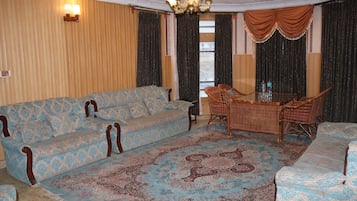 Family Suite | Iron/ironing board, free WiFi, bed sheets