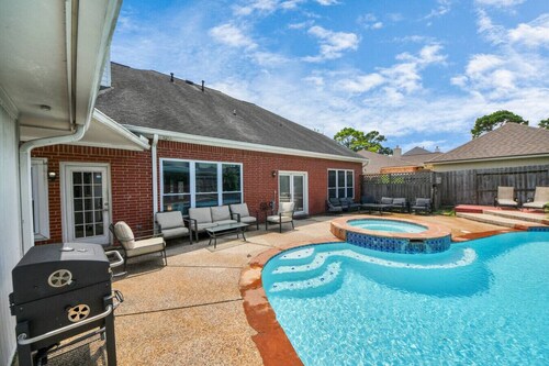 Beautiful Oasis: Pool & Spa 30mins to Downtown CO