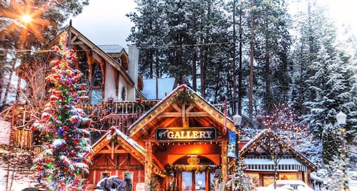 Flathead Lake Retreat | Private Hot Tub & Firepit