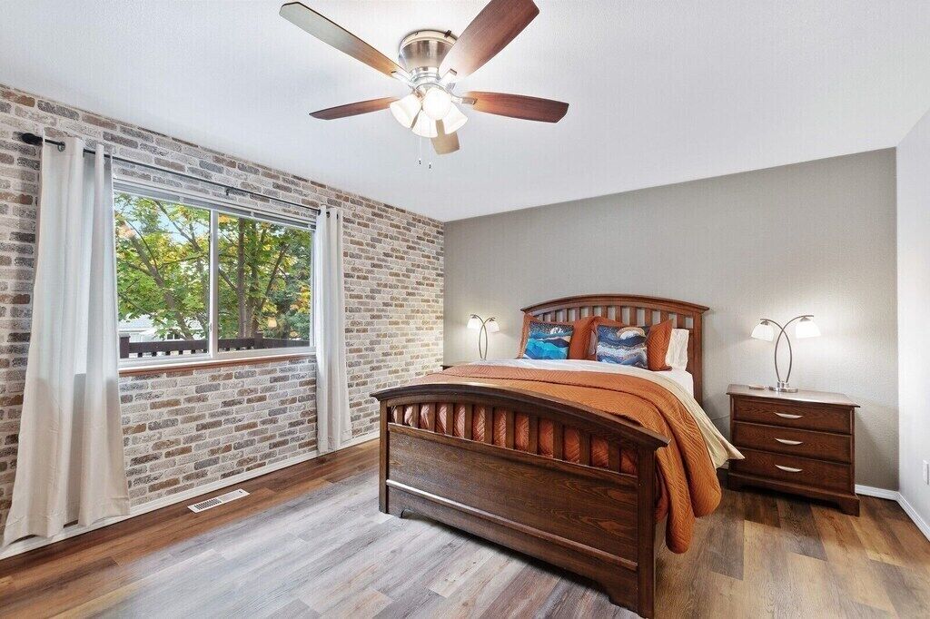 3 bedrooms, desk, iron/ironing board, travel crib