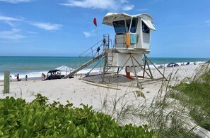 Beach nearby, sun loungers, beach towels