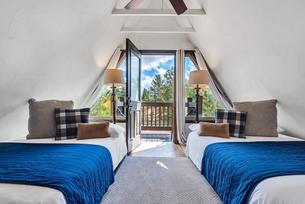 4 bedrooms, desk, travel cot, free WiFi