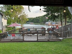 Terrace/patio - Beautiful 4/3 waterfront home with 2 master suites (Tool)