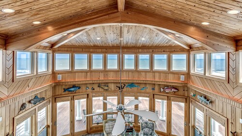 Boat House by Peace Vacations