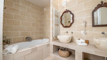 Family Room (Deluxe) | 1 bedroom, minibar, in-room safe, soundproofing