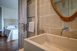 Double Room, 1 King Bed, Balcony | Bathroom | Shower, rainfall showerhead, free toiletries, hair dryer - Dimora Celeste (Ostuni)