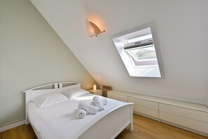 2 bedrooms, iron/ironing board, bed sheets