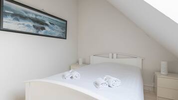 2 chambres, fer et planche à repasser, draps fournis