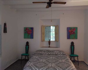 3 slaapkamers, een strijkplank/strijkijzer, wifi, beddengoed