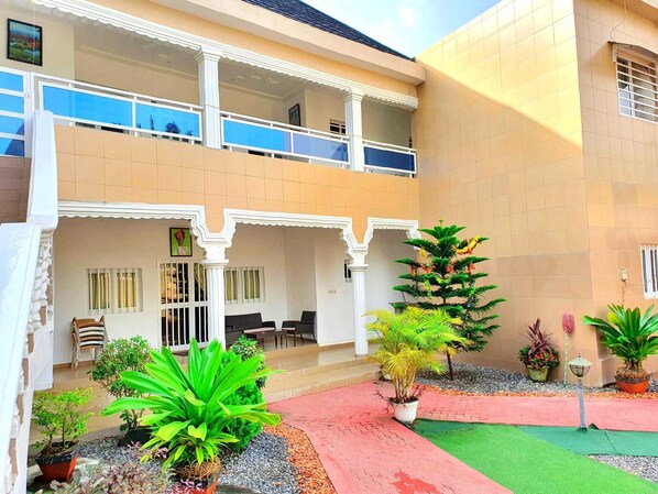 Exterior - Comfortable new apartment (Lomé)
