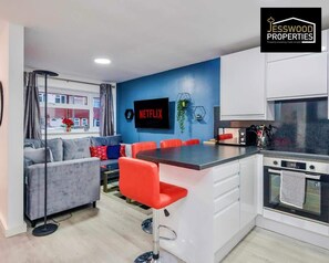 Réfrigérateur, micro-ondes, four, lave-vaisselle