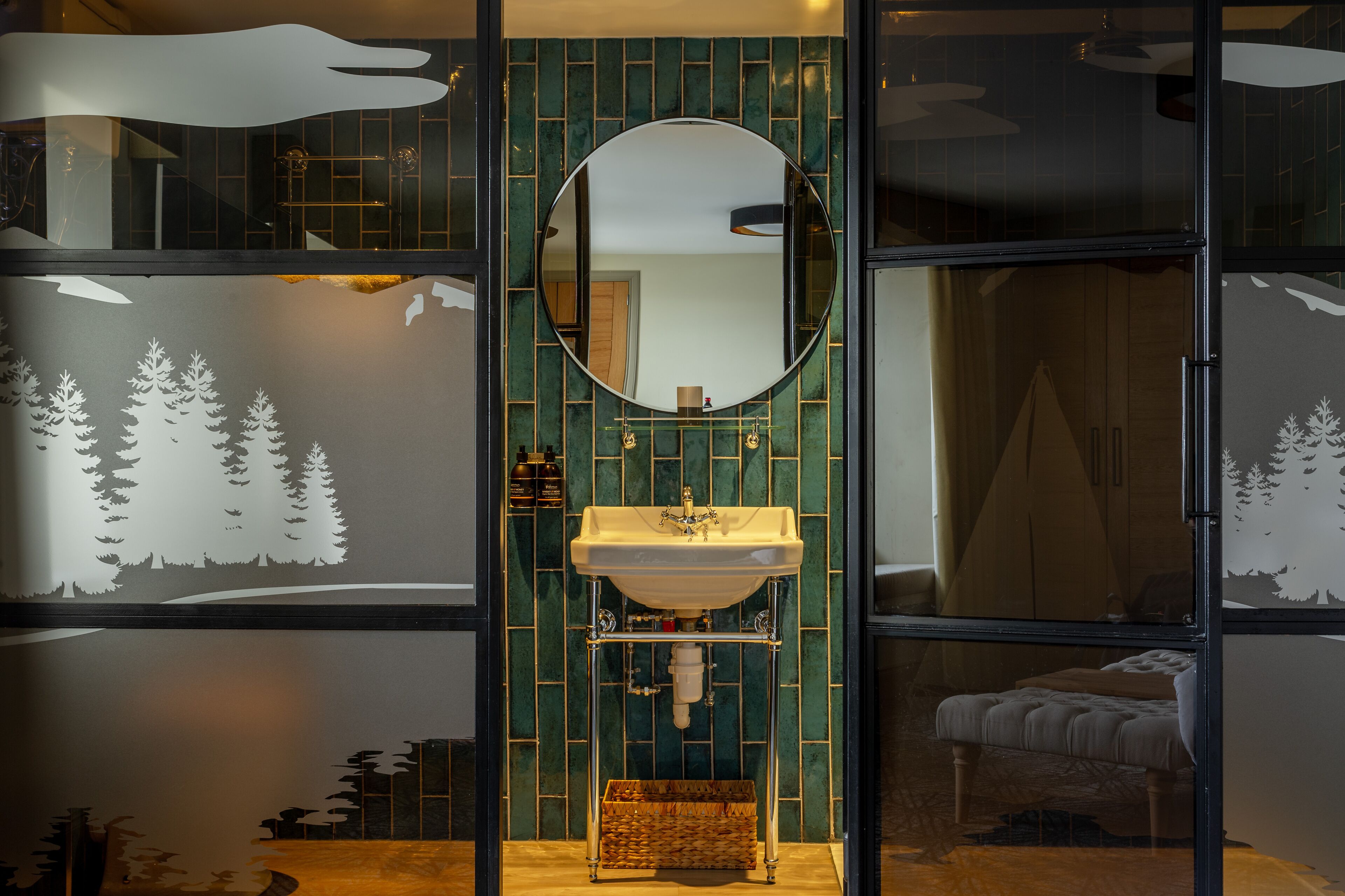 signature room | bathroom | towels, toilet paper