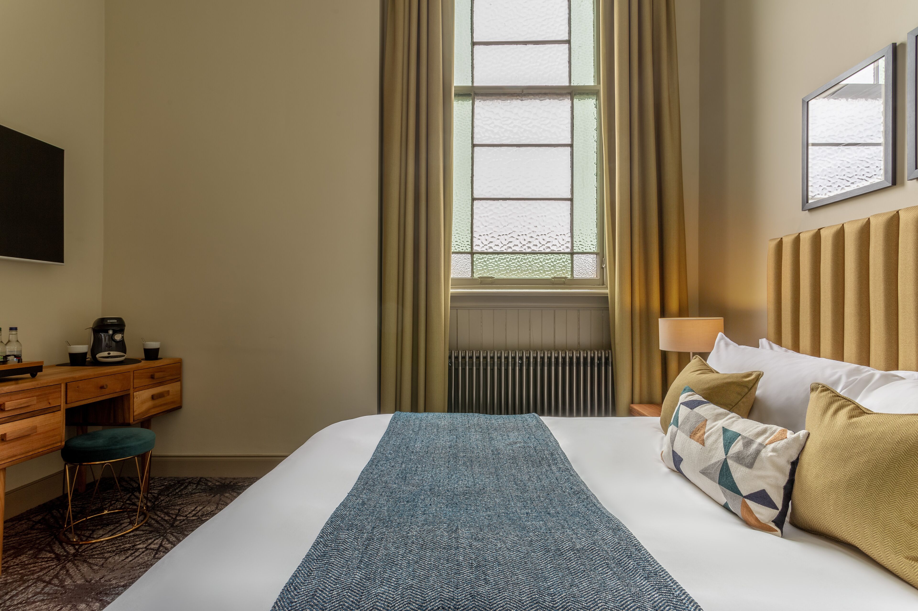 standard double room | individually decorated, individually furnished, desk, laptop workspace