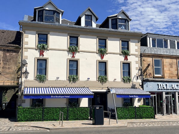 A hotel with a classic facade, multiple windows, and outdoor seating areas. - Riva Boutique Hotel & Restaurant (Helensburgh)