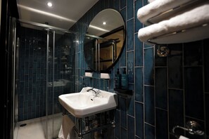 Superior Room | Bathroom | Towels, toilet paper