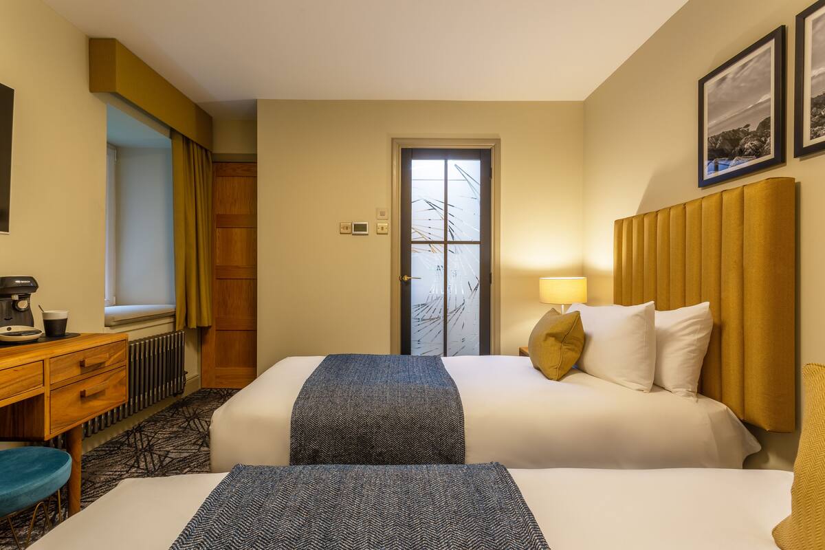 standard twin room | individually decorated, individually furnished, desk, laptop workspace