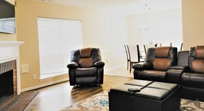 Deluxe House, 3 Bedrooms | Living area | Flat-screen TV - 3Bdrm 2.5Bath 5Beds - Near Downtown (Stafford)
