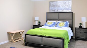 3Bdrm 2.5Bath 5Beds - Near Downtown