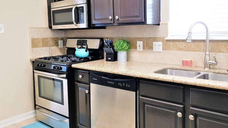 3Bdrm 2.5Bath 5Beds - Near Downtown