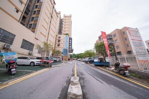 المنطقة المحيطة بالمنشأة