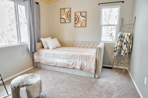 3 soverom, skrivebord, strykejern/-brett og wi-fi (inkludert)