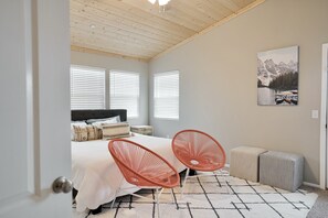 3 bedrooms, desk, iron/ironing board, free WiFi - The Treehouse@Cedar Terr- family+pet friendly (Lake Arrowhead)