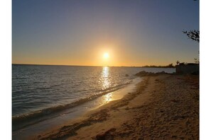 Aurinkotuoleja, rantapyyhkeitä