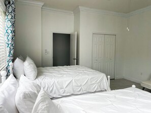 2 chambres, bureau, fer et planche à repasser, accès au Wi-Fi (inclus)