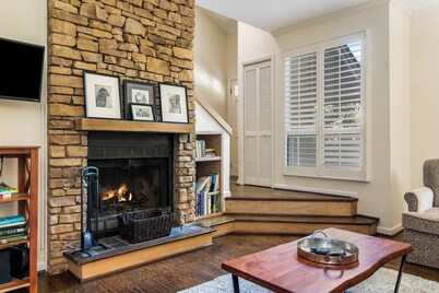 Beautifully decorated home close to everything