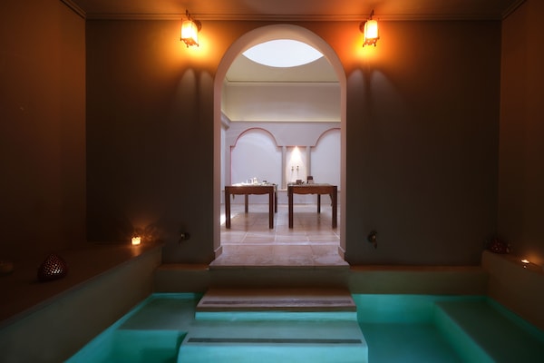Couples treatment rooms, steam room, Turkish bath, body treatments