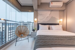 Estudio superior, 1 cama doble con sofá cama | Ropa de cama hipoalergénica, decoración individual, wifi gratis