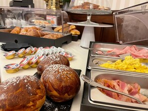 Free daily full breakfast