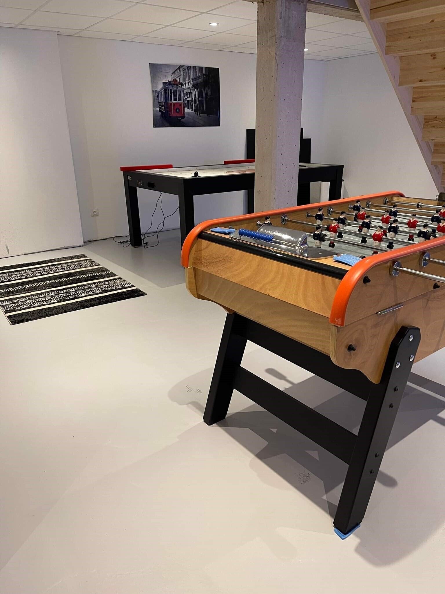 baby-foot dans la salle de jeu