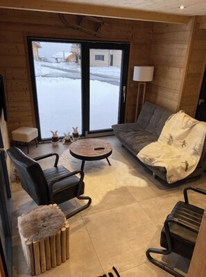 Smart-TV, Kamin, Tischfußball