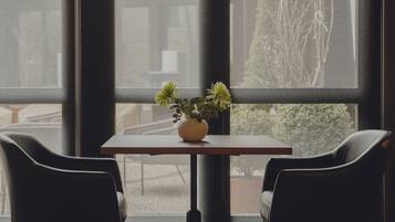 2 restaurants servant le petit déjeuner, spécialités Cuisine espagnole