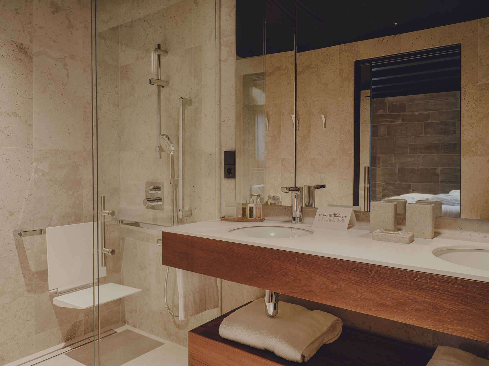 deluxe double room, accessible, non smoking | 1 bedroom, premium bedding, down duvets, memory-foam beds