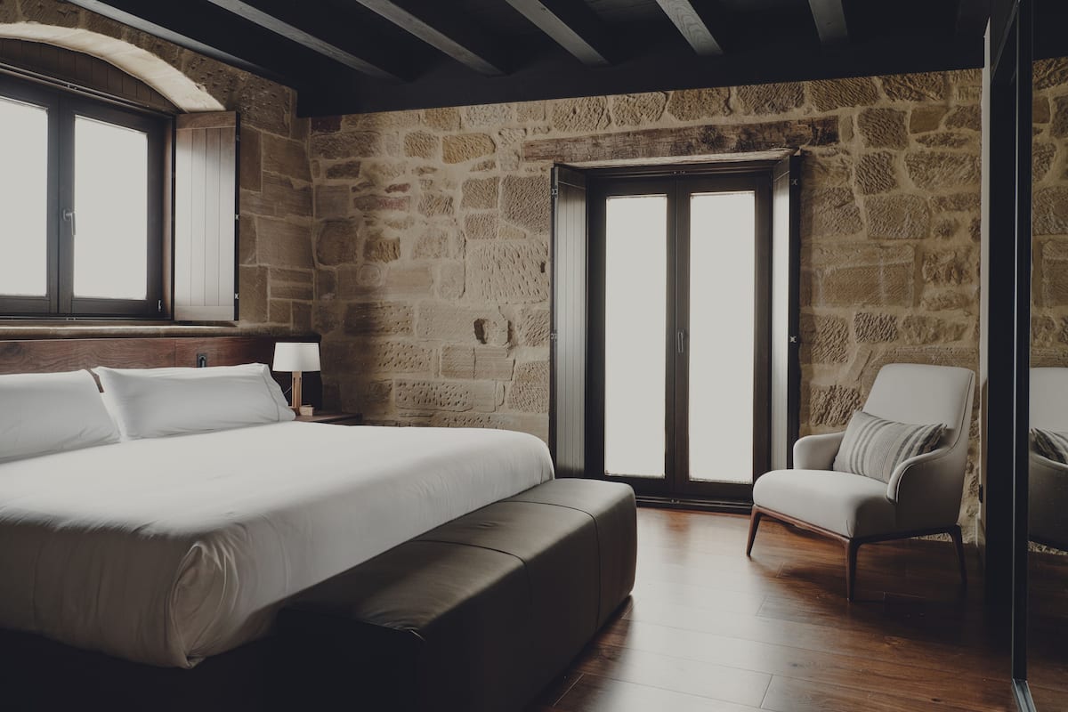 Suite studio Prestige, 1 trÚs grand lit, balcon, vue sur la ville | Literie de qualité, couette en duvet