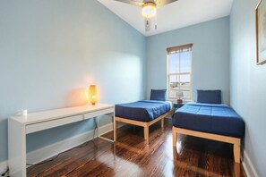 3 عدّة غرف نوم ومكتب ومكواة/لوح كي وسرير سفر