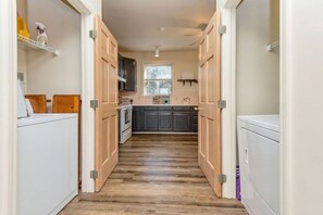 Fridge, microwave, oven, stovetop - Blissful Mountain retreat with Amazing Views (Boone)