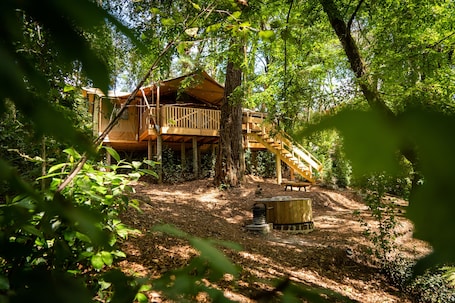 Comfort Cabin (Macadamia) | 2 bedrooms, laptop workspace, free cribs/infant beds, travel crib