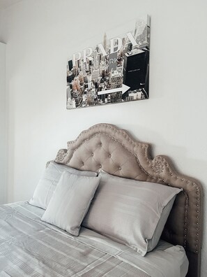 2 dormitorios, colchones viscoelásticos, tabla de planchar con plancha