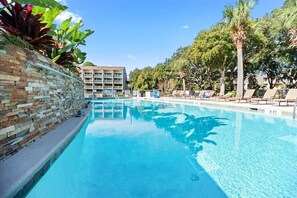 Condo (3 Bedrooms) | Property amenity