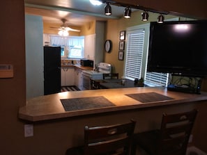 Kylskåp, mikrovågsugn, ugn och spishäll