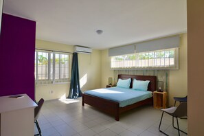 4 bedrooms, iron/ironing board, travel cot, free WiFi - Villa Pelican, Julianadorp (Willemstad)