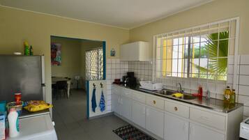 Kühlschrank, Ofen, Herdplatte, Geschirrspüler