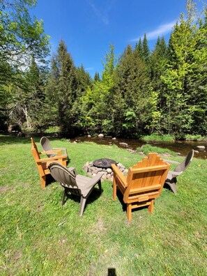 Property grounds - Vermont cabin on a brook close to White Mountains VAST (Maidstone)