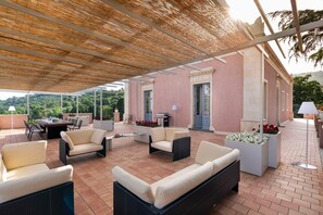 Outdoor dining - Villa Dell’etna (14 Guests), Stunning Views (Mascali)
