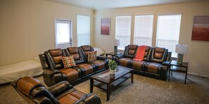 Luxury House, 6 Bedrooms, Non Smoking | Living area | Flat-screen TV - 6Bdrm 2.5Bath 10Beds - Rosenberg (Rosenberg)