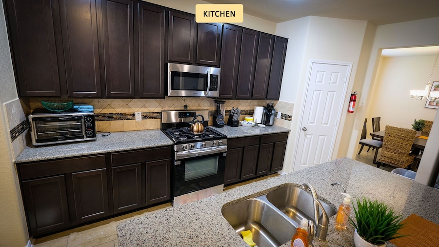 6Bdrm 2.5Bath 10Beds - Rosenberg